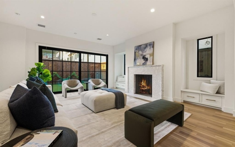 4031 Herschel Avenue, Dallas, TX 75219, 3 Habitaciones Habitaciones , ,3 BañosBaños,Residential,En Venta,4031 Herschel Avenue,0,21225330