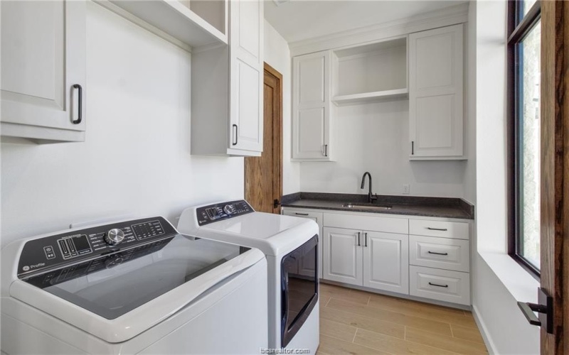 4558 Hicks Lane, College Station, TX 77845, 4 Bedrooms Bedrooms, ,5 BathroomsBathrooms,Residential,For Sale,4558 Hicks Lane,0,26003888