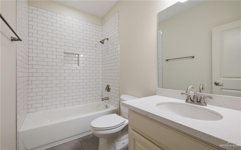 946 W Star Flower Street, Edinburg, TX 78541, 3 Bedrooms Bedrooms, ,2 BathroomsBathrooms,Residential,For Sale,946 W Star Flower Street,0,496939