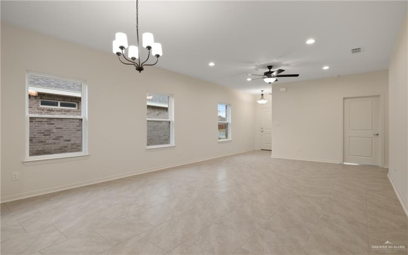 946 W Star Flower Street, Edinburg, TX 78541, 3 Bedrooms Bedrooms, ,2 BathroomsBathrooms,Residential,For Sale,946 W Star Flower Street,0,496939