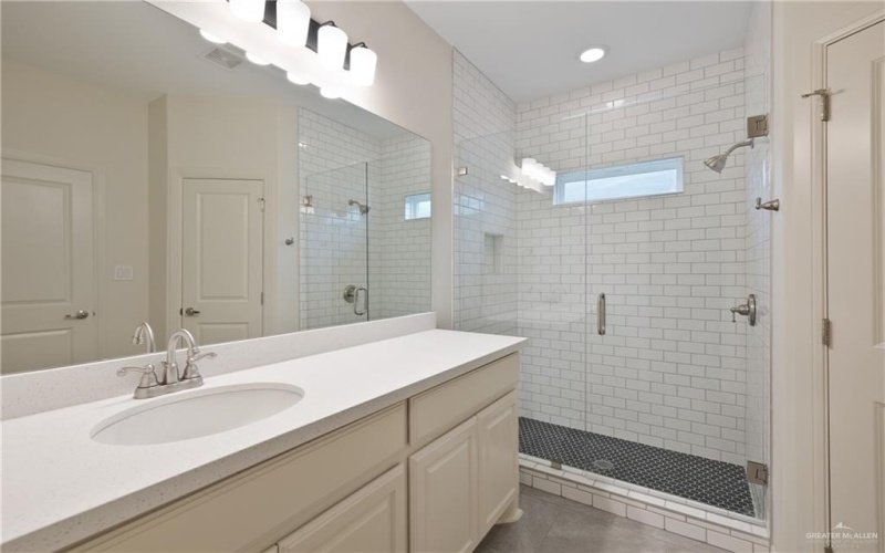 946 W Star Flower Street, Edinburg, TX 78541, 3 Bedrooms Bedrooms, ,2 BathroomsBathrooms,Residential,For Sale,946 W Star Flower Street,0,496939