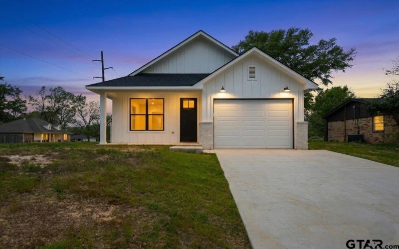 307 S Langham St, Troup, TX 75789, 3 Bedrooms Bedrooms, ,2 BathroomsBathrooms,Residential,For Sale,307 S Langham St,0,26004675