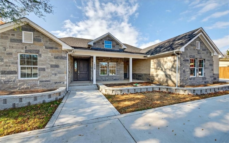1809 Bluebonnet Avenue, Denison, TX 75020, 5 Habitaciones Habitaciones , ,3 BañosBaños,Residential,En Venta,1809 Bluebonnet Avenue,0,21226659