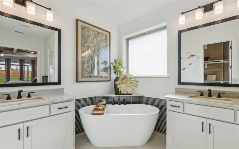 200 Bristol Lane, Azle, TX 76020, 5 Bedrooms Bedrooms, ,5 BathroomsBathrooms,Residential,For Sale,200 Bristol Lane,0,21227053