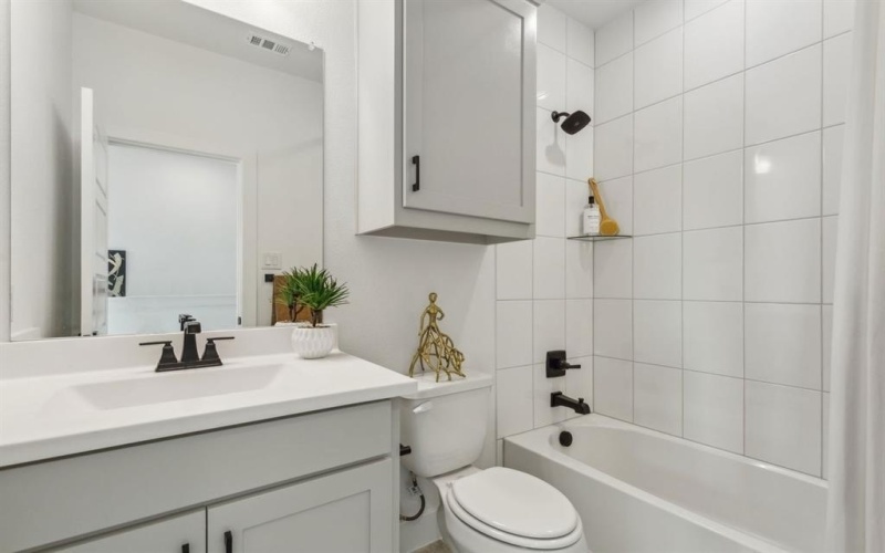 200 Bristol Lane, Azle, TX 76020, 5 Bedrooms Bedrooms, ,5 BathroomsBathrooms,Residential,For Sale,200 Bristol Lane,0,21227053