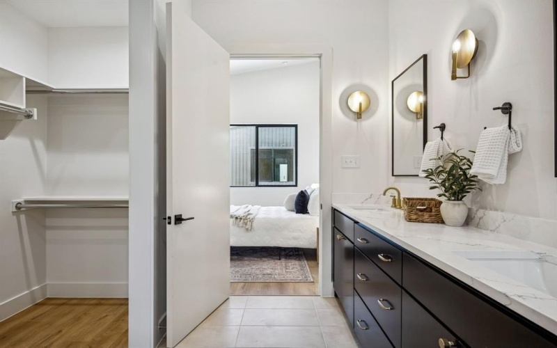 2147 Mail Avenue, Dallas, TX 75235, 11 Bedrooms Bedrooms, ,10 BathroomsBathrooms,Residential Multi Family,For Sale,2147 Mail Avenue,0,21221042