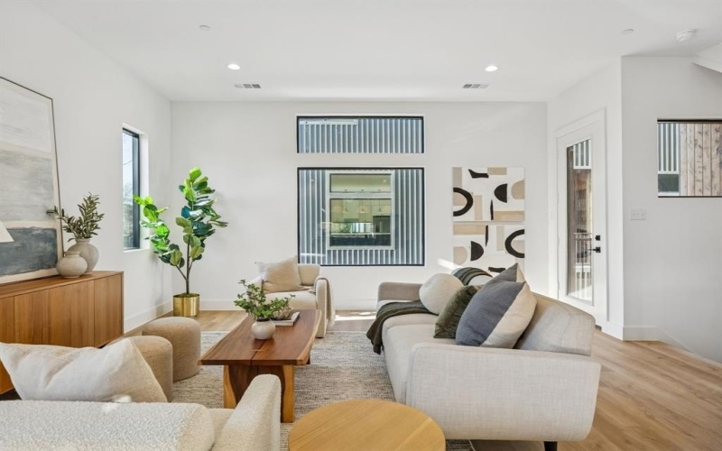 2151 Mail Avenue, Dallas, TX 75235, 11 Habitaciones Habitaciones , ,10 BañosBaños,Residential Multi Family,En Venta,2151 Mail Avenue,0,21221048