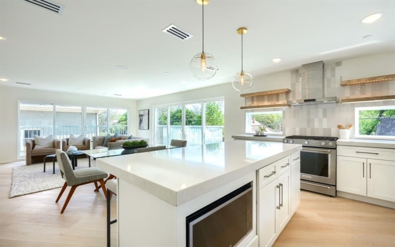 5705 Live Oak Street #D, Dallas, TX 75206, 2 Bedrooms Bedrooms, ,2 BathroomsBathrooms,Residential,For Sale,5705 Live Oak Street,0,21224874