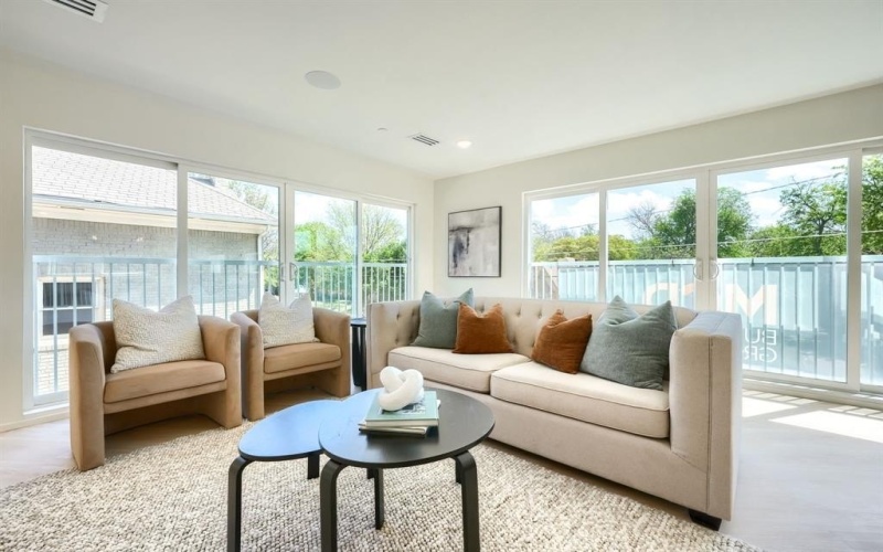 5705 Live Oak Street #D, Dallas, TX 75206, 2 Bedrooms Bedrooms, ,2 BathroomsBathrooms,Residential,For Sale,5705 Live Oak Street,0,21224874