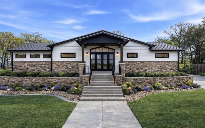 108 Pawnee Trail, Lake Kiowa, TX 76240, 3 Bedrooms Bedrooms, ,5 BathroomsBathrooms,Residential,For Sale,108 Pawnee Trail,0,21226416