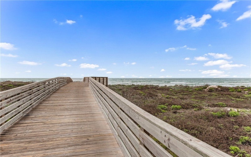 129 Frontside Drive, Corpus Christi, TX 78418, 6 Bedrooms Bedrooms, ,5 BathroomsBathrooms,Residential,For Sale,129 Frontside Drive,0,473948