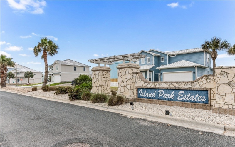 129 Frontside Drive, Corpus Christi, TX 78418, 6 Bedrooms Bedrooms, ,5 BathroomsBathrooms,Residential,For Sale,129 Frontside Drive,0,473948