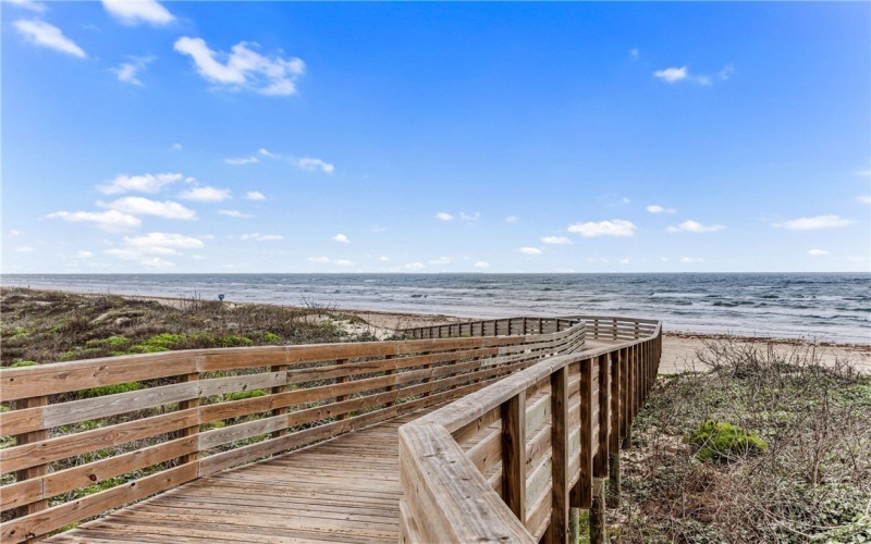 129 Frontside Drive, Corpus Christi, TX 78418, 6 Bedrooms Bedrooms, ,5 BathroomsBathrooms,Residential,For Sale,129 Frontside Drive,0,473948