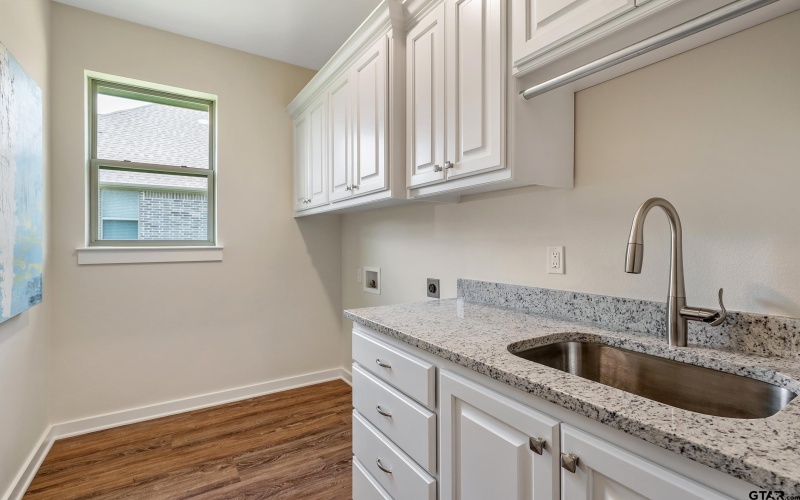 15055 High Country Acres Lane, Tyler, TX 75706, 3 Bedrooms Bedrooms, ,2 BathroomsBathrooms,Residential,For Sale,15055 High Country Acres Lane,0,26004712