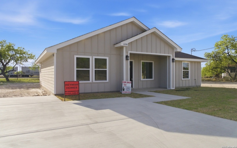 1090 Kifuri Street, Eagle Pass, TX 78852, 3 Bedrooms Bedrooms, ,2 BathroomsBathrooms,Residential,For Sale,1090 Kifuri Street,0,1954629