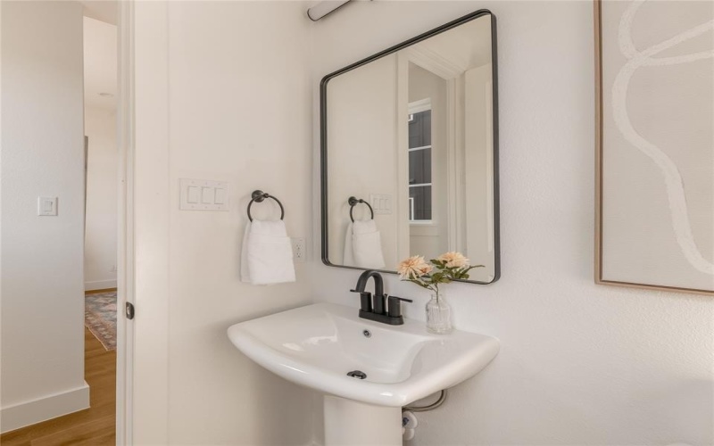 13325 Bee Street #104, Farmers Branch, TX 75234, 3 Bedrooms Bedrooms, ,3 BathroomsBathrooms,Residential,For Sale,13325 Bee Street,0,21222083