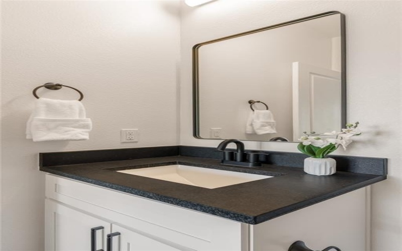 13325 Bee Street #104, Farmers Branch, TX 75234, 3 Bedrooms Bedrooms, ,3 BathroomsBathrooms,Residential,For Sale,13325 Bee Street,0,21222083