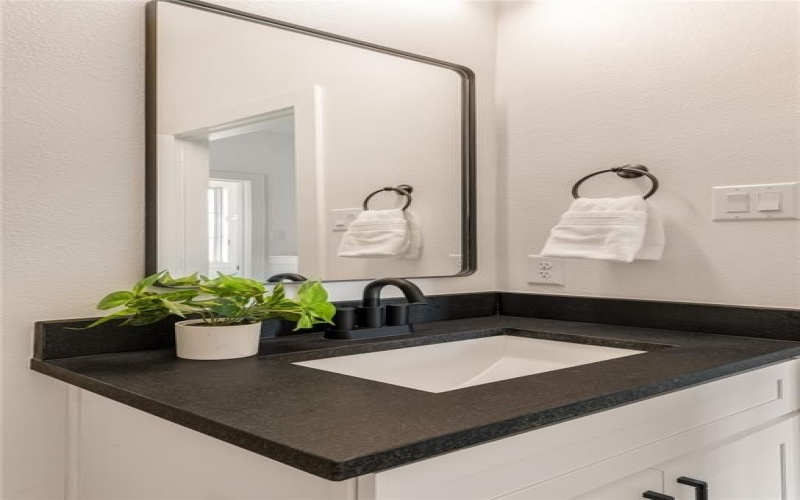 13325 Bee Street #104, Farmers Branch, TX 75234, 3 Bedrooms Bedrooms, ,3 BathroomsBathrooms,Residential,For Sale,13325 Bee Street,0,21222083