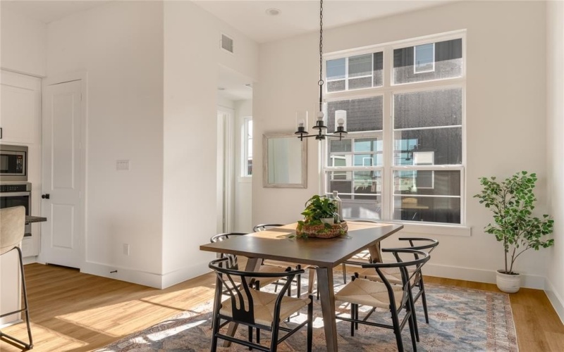 13325 Bee Street #104, Farmers Branch, TX 75234, 3 Bedrooms Bedrooms, ,3 BathroomsBathrooms,Residential,For Sale,13325 Bee Street,0,21222083