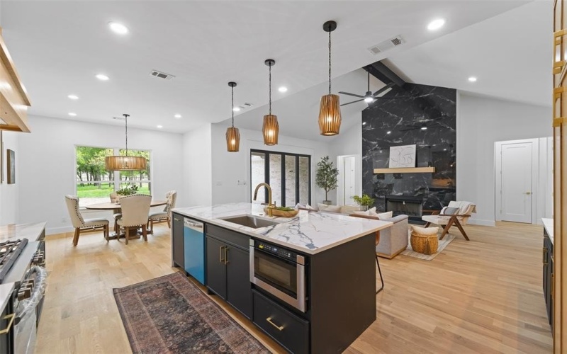 1000 Bluebonnet Ridge, Weatherford, TX 76087, 5 Bedrooms Bedrooms, ,3 BathroomsBathrooms,Residential,For Sale,1000 Bluebonnet Ridge,0,21223822