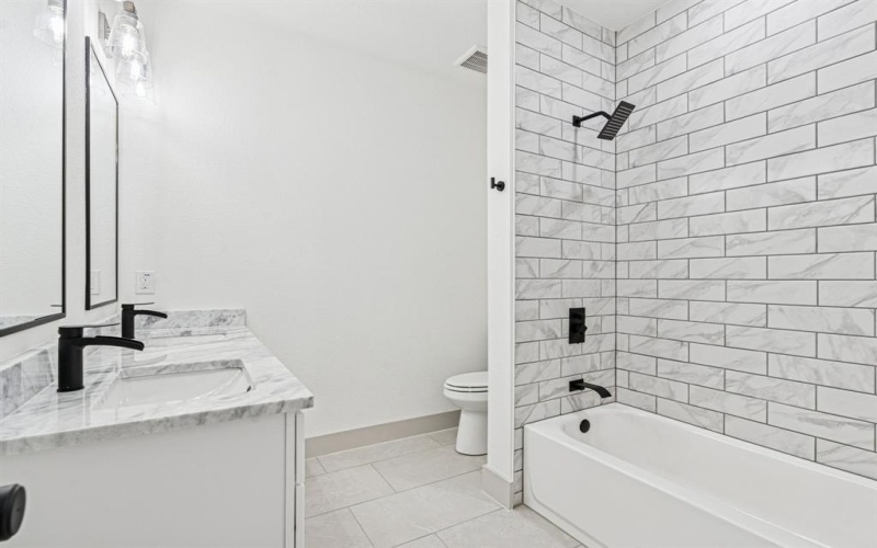 5012 Elizabeth Street, Granbury, TX 76048, 4 Bedrooms Bedrooms, ,2 BathroomsBathrooms,Residential,For Sale,5012 Elizabeth Street,0,21228555