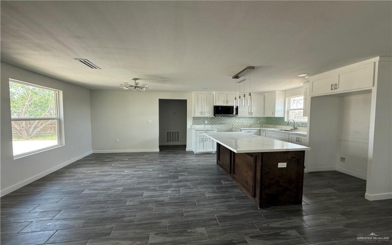 1524 E Filmore Avenue, Alton, TX 78573, 3 Bedrooms Bedrooms, ,2 BathroomsBathrooms,Residential,For Sale,1524 E Filmore Avenue,0,500844