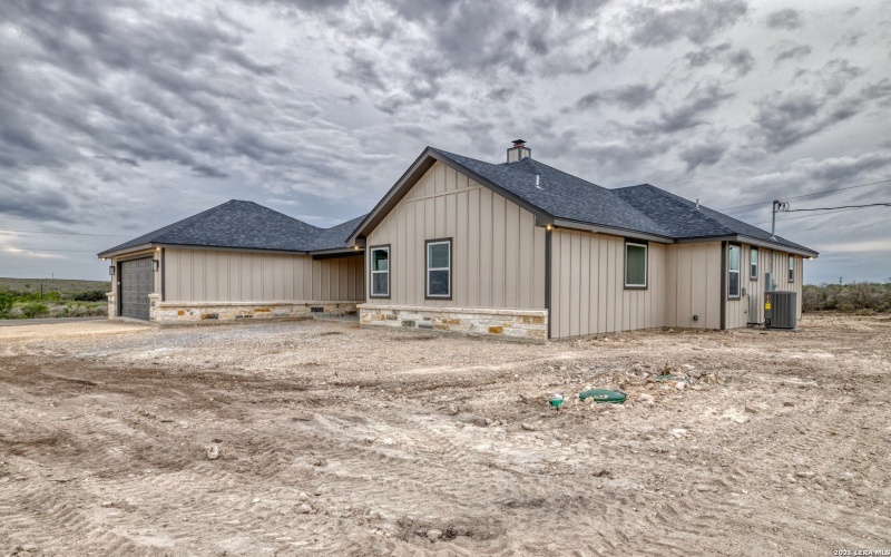 22 Greystone Hills Circle, Uvalde, TX 78801, 4 Bedrooms Bedrooms, ,5 BathroomsBathrooms,Residential,For Sale,22 Greystone Hills Circle,0,1955127