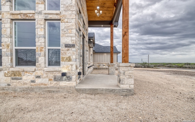 22 Greystone Hills Circle, Uvalde, TX 78801, 4 Bedrooms Bedrooms, ,5 BathroomsBathrooms,Residential,For Sale,22 Greystone Hills Circle,0,1955127