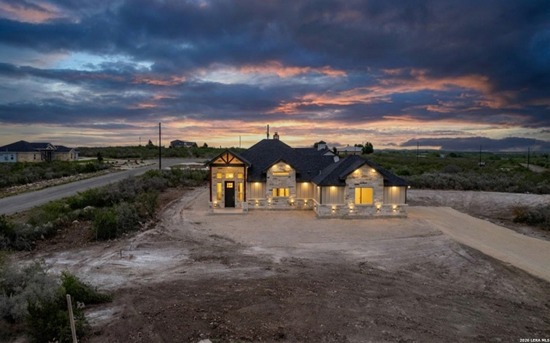 22 Greystone Hills Circle, Uvalde, TX 78801, 4 Bedrooms Bedrooms, ,5 BathroomsBathrooms,Residential,For Sale,22 Greystone Hills Circle,0,1955127