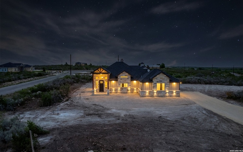 22 Greystone Hills Circle, Uvalde, TX 78801, 4 Bedrooms Bedrooms, ,5 BathroomsBathrooms,Residential,For Sale,22 Greystone Hills Circle,0,1955127