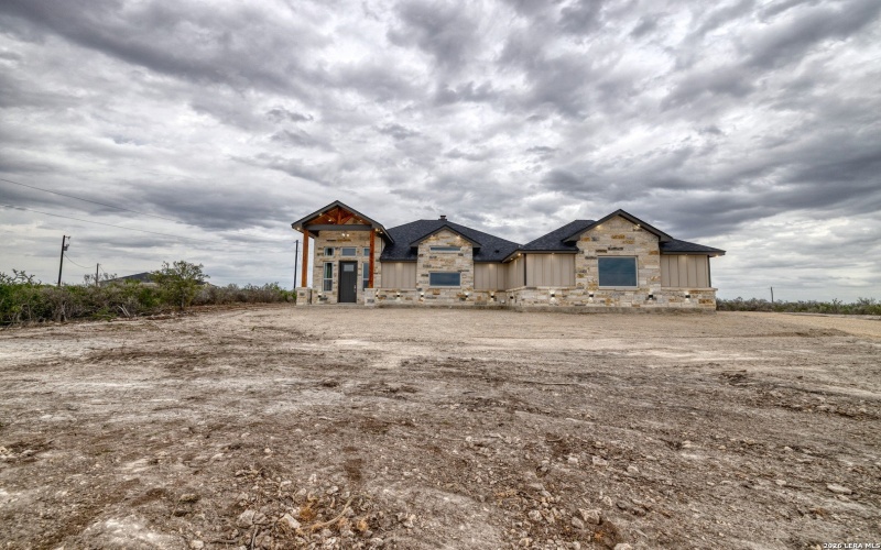 22 Greystone Hills Circle, Uvalde, TX 78801, 4 Bedrooms Bedrooms, ,5 BathroomsBathrooms,Residential,For Sale,22 Greystone Hills Circle,0,1955127