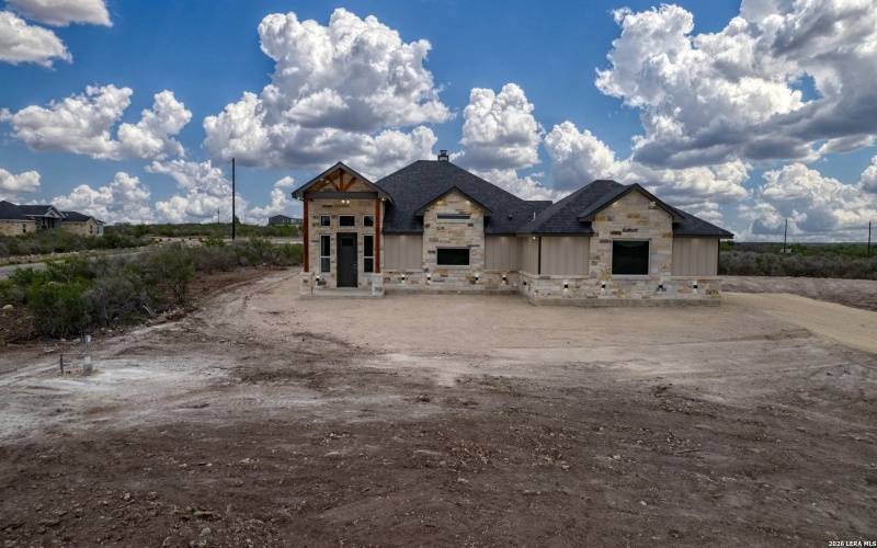 22 Greystone Hills Circle, Uvalde, TX 78801, 4 Bedrooms Bedrooms, ,5 BathroomsBathrooms,Residential,For Sale,22 Greystone Hills Circle,0,1955127