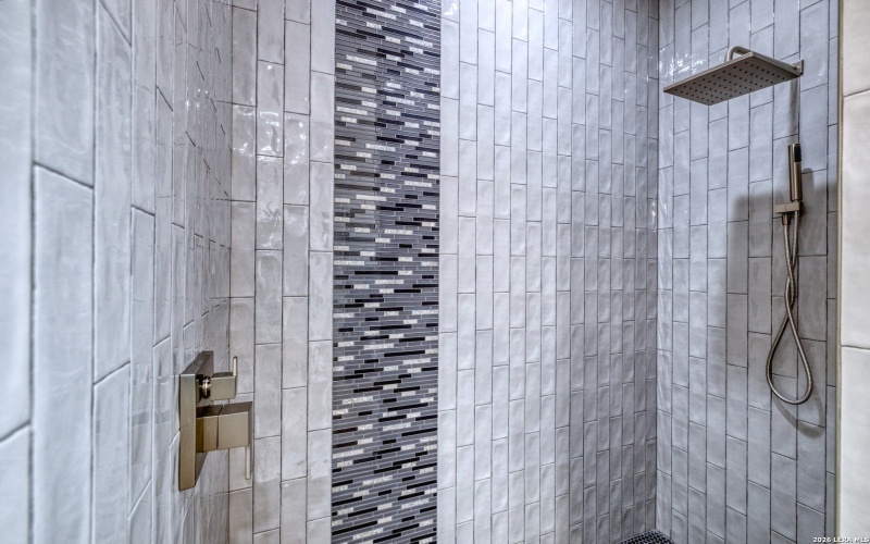 22 Greystone Hills Circle, Uvalde, TX 78801, 4 Bedrooms Bedrooms, ,5 BathroomsBathrooms,Residential,For Sale,22 Greystone Hills Circle,0,1955127