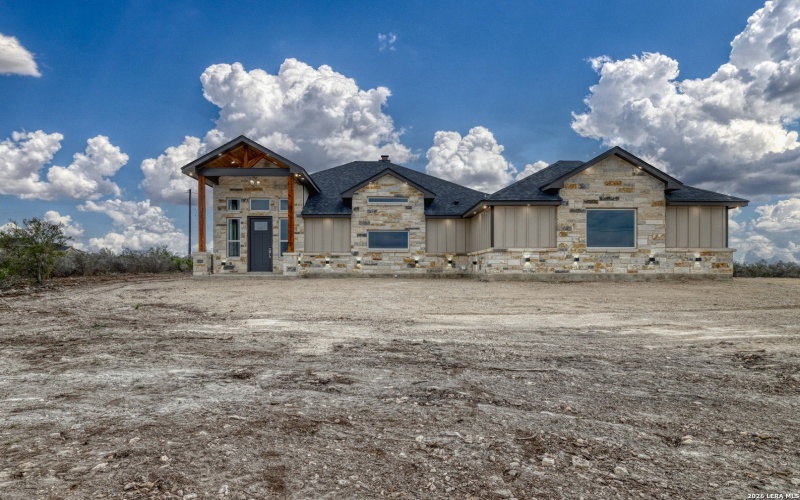 22 Greystone Hills Circle, Uvalde, TX 78801, 4 Bedrooms Bedrooms, ,5 BathroomsBathrooms,Residential,For Sale,22 Greystone Hills Circle,0,1955127