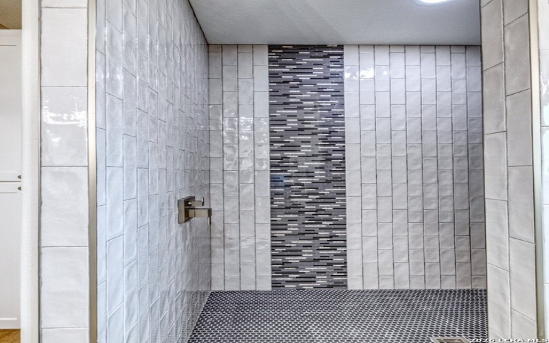 22 Greystone Hills Circle, Uvalde, TX 78801, 4 Bedrooms Bedrooms, ,5 BathroomsBathrooms,Residential,For Sale,22 Greystone Hills Circle,0,1955127