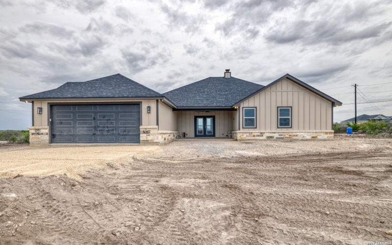 22 Greystone Hills Circle, Uvalde, TX 78801, 4 Bedrooms Bedrooms, ,5 BathroomsBathrooms,Residential,For Sale,22 Greystone Hills Circle,0,1955127