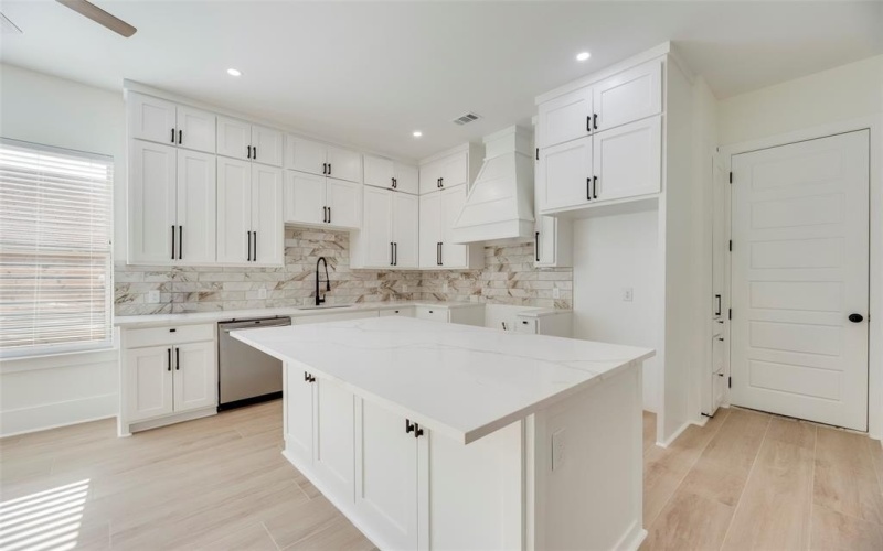 1206 Vermont Avenue, Dallas, TX 75216, 4 Bedrooms Bedrooms, ,3 BathroomsBathrooms,Residential,For Sale,1206 Vermont Avenue,0,21088516