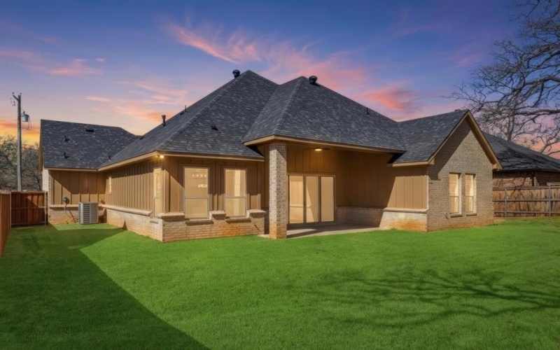 707 Ross Trail, Arlington, TX 76012, 4 Habitaciones Habitaciones , ,2 BañosBaños,Residential,En Venta,707 Ross Trail,0,21185505