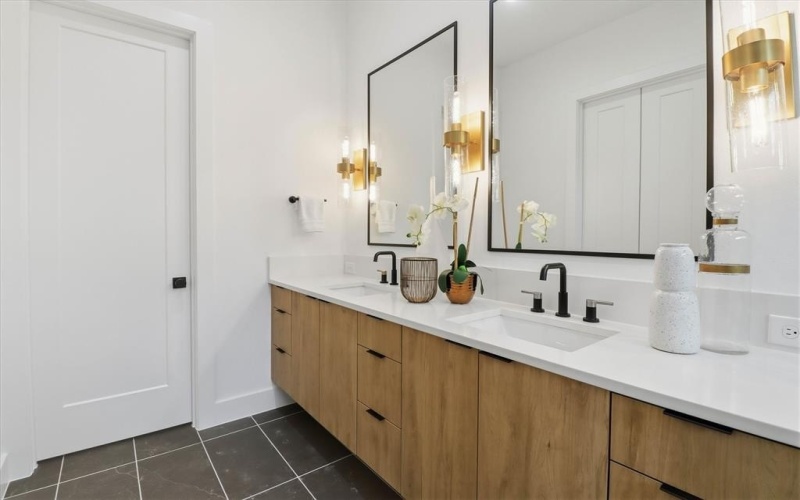 626 Wayne Street, Dallas, TX 75223, 6 Bedrooms Bedrooms, ,5 BathroomsBathrooms,Residential Multi Family,For Sale,626 Wayne Street,0,21229870