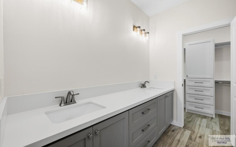 2924 ZEB DR, BROWNSVILLE, TX 78526, 3 Bedrooms Bedrooms, ,2 BathroomsBathrooms,Residential,For Sale,2924 ZEB DR,0,29775298