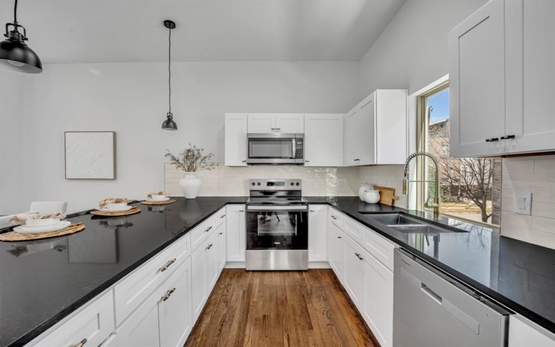 5806 Bryan Parkway #103, Dallas, TX 75206, 2 Bedrooms Bedrooms, ,2 BathroomsBathrooms,Residential,For Sale,5806 Bryan Parkway,0,21227967