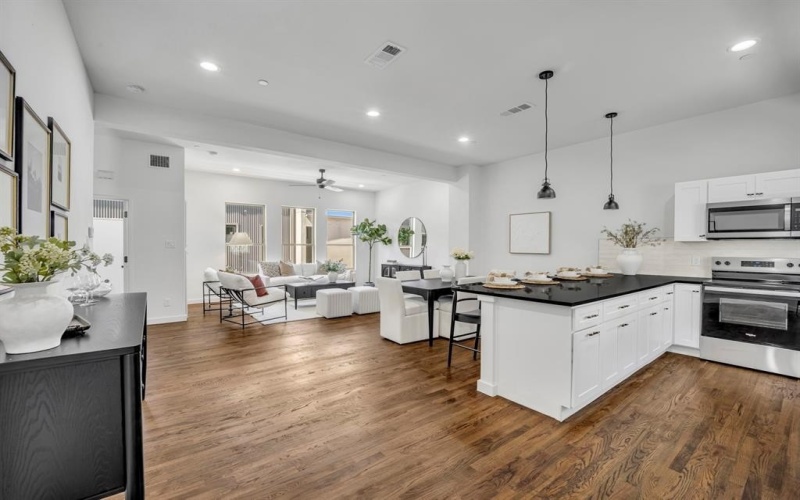 5806 Bryan Parkway #103, Dallas, TX 75206, 2 Bedrooms Bedrooms, ,2 BathroomsBathrooms,Residential,For Sale,5806 Bryan Parkway,0,21227967