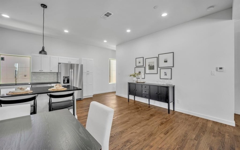 5806 Bryan Parkway #103, Dallas, TX 75206, 2 Bedrooms Bedrooms, ,2 BathroomsBathrooms,Residential,For Sale,5806 Bryan Parkway,0,21227967