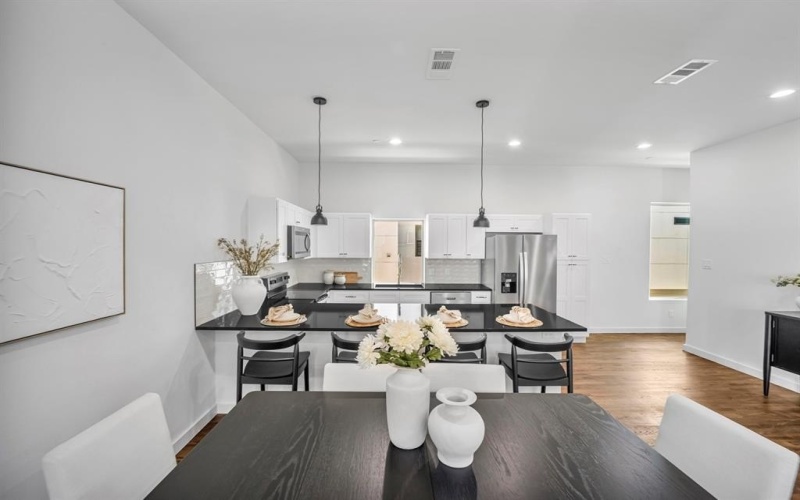 5806 Bryan Parkway #103, Dallas, TX 75206, 2 Bedrooms Bedrooms, ,2 BathroomsBathrooms,Residential,For Sale,5806 Bryan Parkway,0,21227967