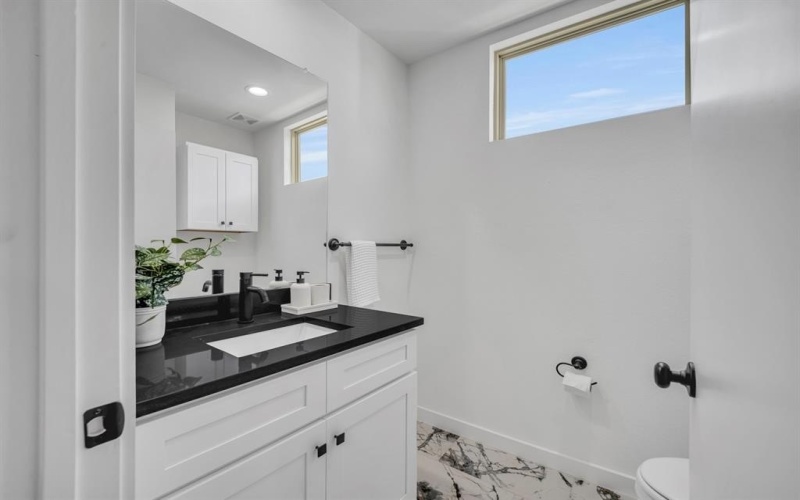 5806 Bryan Parkway #103, Dallas, TX 75206, 2 Bedrooms Bedrooms, ,2 BathroomsBathrooms,Residential,For Sale,5806 Bryan Parkway,0,21227967