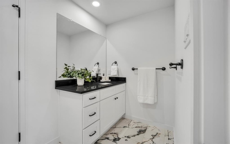 5806 Bryan Parkway #103, Dallas, TX 75206, 2 Bedrooms Bedrooms, ,2 BathroomsBathrooms,Residential,For Sale,5806 Bryan Parkway,0,21227967