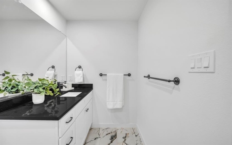 5806 Bryan Parkway #103, Dallas, TX 75206, 2 Bedrooms Bedrooms, ,2 BathroomsBathrooms,Residential,For Sale,5806 Bryan Parkway,0,21227967