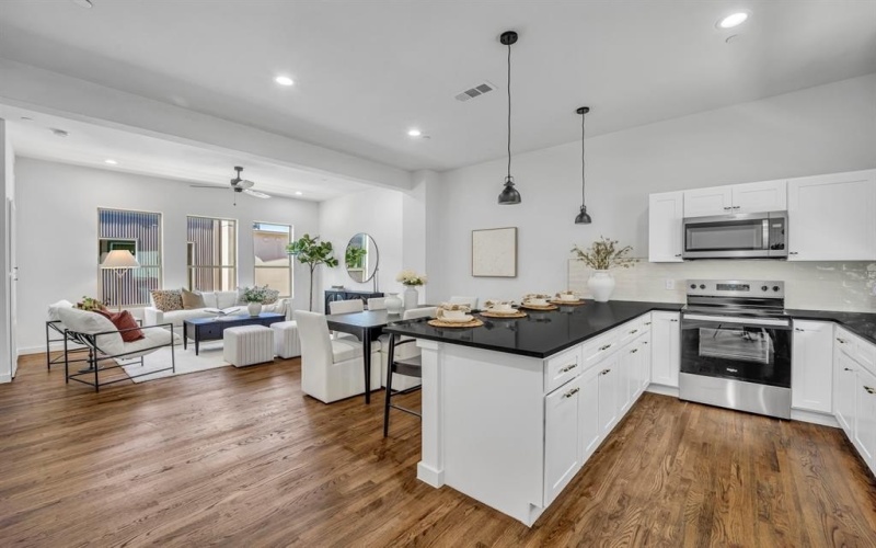 5806 Bryan Parkway #103, Dallas, TX 75206, 2 Bedrooms Bedrooms, ,2 BathroomsBathrooms,Residential,For Sale,5806 Bryan Parkway,0,21227967