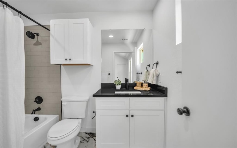 5806 Bryan Parkway #103, Dallas, TX 75206, 2 Bedrooms Bedrooms, ,2 BathroomsBathrooms,Residential,For Sale,5806 Bryan Parkway,0,21227967