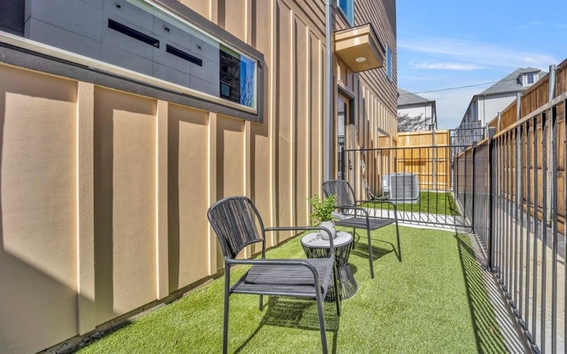 5806 Bryan Parkway #103, Dallas, TX 75206, 2 Bedrooms Bedrooms, ,2 BathroomsBathrooms,Residential,For Sale,5806 Bryan Parkway,0,21227967